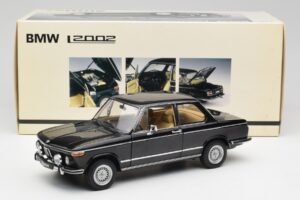 BMW 2002 L E10 Juodas AUTOart 1:18 70603 Metalas - nuotrauka 8 iš 8