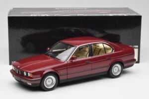 BMW 535i E34 Raudonas Minichamps 1:18 100024002 Metalas - nuotrauka 8 iš 8