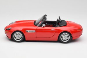 BMW Z8 E52 Roadsteris Ryškiai Raudonas Bburago 1:18 12032 Metalas - nuotrauka 4 iš 8