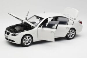 BMW E60 545i Alpine Baltas Kyosho 1:18 08591W Metalas - nuotrauka 2 iš 8