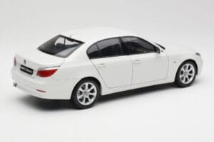 BMW E60 545i Alpine Baltas Kyosho 1:18 08591W Metalas - nuotrauka 3 iš 8