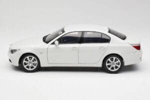 BMW E60 545i Alpine Baltas Kyosho 1:18 08591W Metalas - nuotrauka 4 iš 8