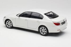 BMW E60 545i Alpine Baltas Kyosho 1:18 08591W Metalas - nuotrauka 7 iš 8