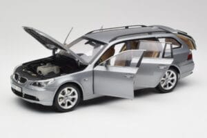 BMW 545i E61 Touring Šviesiai Pilkas Kyosho 1:18 80430308414 Metalas - nuotrauka 2 iš 8