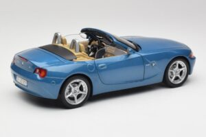 BMW Z4 E85 Maldives Blue Bburago 1:18 34046BLUE Metalas - nuotrauka 3 iš 8