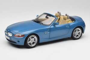BMW Z4 E85 Maldives Blue Bburago 1:18 34046BLUE Metalas