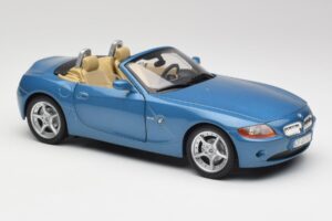 BMW Z4 E85 Maldives Blue Bburago 1:18 34046BLUE Metalas - nuotrauka 6 iš 8