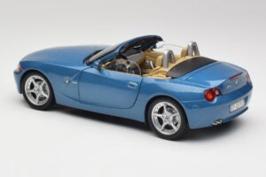 BMW Z4 E85 Maldives Blue Bburago 1:18 34046BLUE Metalas - nuotrauka 7 iš 8