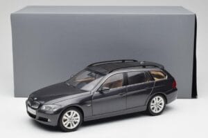 BMW 330i E91 Touring Tamsiai Pilkas Kyosho 1:18 80430394360 Metalas - nuotrauka 8 iš 8