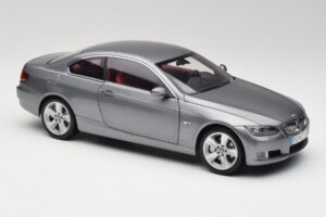 BMW 330i E92 Coupe Pilkas Metalinis Kyosho 1:18 80430407220 Metalas - nuotrauka 6 iš 8