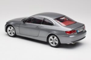 BMW 330i E92 Coupe Pilkas Metalinis Kyosho 1:18 80430407220 Metalas - nuotrauka 7 iš 8
