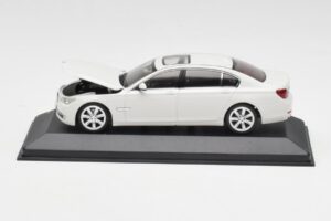 BMW 750Li F02 Baltas Minichamps 1:43 80420445201 Metalas - nuotrauka 4 iš 5