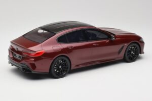 BMW M850i G15 M Performance Melbourne Red Metallic GT Spirit 1:18 GT493 Derva - nuotrauka 2 iš 6