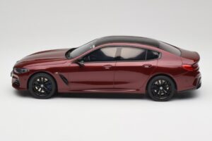BMW M850i G15 M Performance Melbourne Red Metallic GT Spirit 1:18 GT493 Derva - nuotrauka 3 iš 6