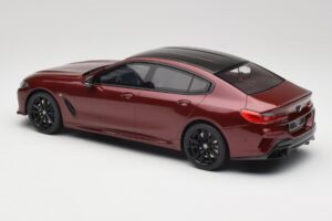BMW M850i G15 M Performance Melbourne Red Metallic GT Spirit 1:18 GT493 Derva - nuotrauka 5 iš 6