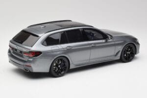 BMW G61 530e M Sport Touring Mineral Pilkas GT Spirit 1:18 GT485 Derva - nuotrauka 2 iš 6