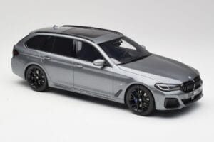 BMW G61 530e M Sport Touring Mineral Pilkas GT Spirit 1:18 GT485 Derva - nuotrauka 4 iš 6