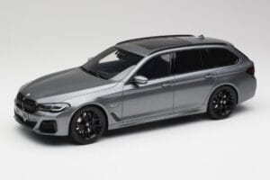 BMW G61 530e M Sport Touring Mineral Pilkas GT Spirit 1:18 GT485 Derva