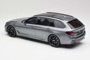 BMW G61 530e M Sport Touring Mineral Pilkas GT Spirit 1:18 GT485 Derva - nuotrauka 5 iš 6
