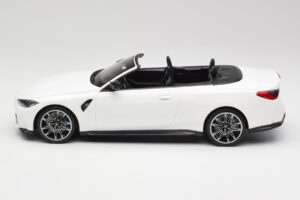 BMW M4 G82 Kabrioletas Alpine White Minichamps 1:18 155021031 Metalas - nuotrauka 3 iš 6