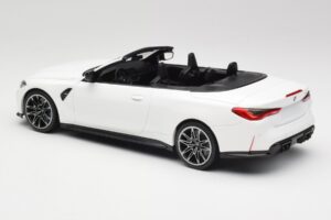 BMW M4 G82 Kabrioletas Alpine White Minichamps 1:18 155021031 Metalas - nuotrauka 5 iš 6