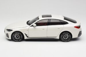 BMW i4 M50 G26 Alpine White Minichamps 1:18 110023011 Metalas - nuotrauka 4 iš 8