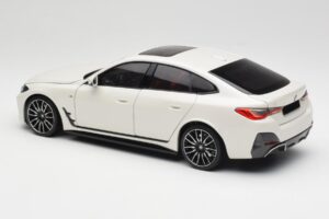 BMW i4 M50 G26 Alpine White Minichamps 1:18 110023011 Metalas - nuotrauka 7 iš 8
