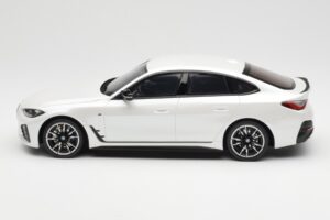 BMW i4 M50 G26 Mineral Baltas Metalinis Otto 1:18 OT1074 Derva - nuotrauka 3 iš 6