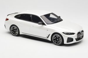 BMW i4 M50 G26 Mineral Baltas Metalinis Otto 1:18 OT1074 Derva - nuotrauka 4 iš 6