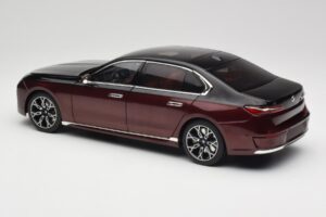 BMW i7 G70 Black & Red Metallic Minichamps 1:18 110023201 Metalas - nuotrauka 7 iš 8