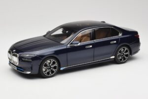 BMW i7 G70 Blue Metallic Minichamps 1:18 110023202 Metalas