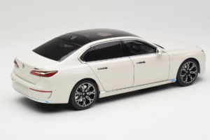 BMW i7 G70 White Metallic Minichamps 1:18 110023200 Metalas - nuotrauka 3 iš 8
