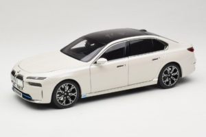 BMW i7 G70 White Metallic Minichamps 1:18 110023200 Metalas