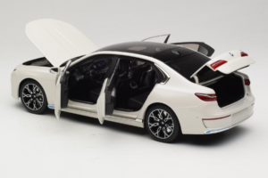 BMW i7 G70 White Metallic Minichamps 1:18 110023200 Metalas - nuotrauka 5 iš 8
