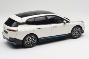 BMW iX Alpine White Minichamps 1:18 110023102 Metalas - nuotrauka 3 iš 8