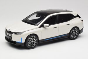 BMW iX Alpine White Minichamps 1:18 110023102 Metalas