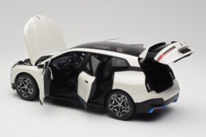 BMW iX Alpine White Minichamps 1:18 110023102 Metalas - nuotrauka 5 iš 8