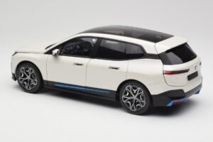 BMW iX Alpine White Minichamps 1:18 110023102 Metalas - nuotrauka 7 iš 8
