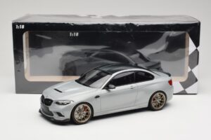 BMW M2 CS F87 Sidabrinis su auksiniais ratlankiais Minichamps 1:18 155021028 Metalas - nuotrauka 6 iš 6