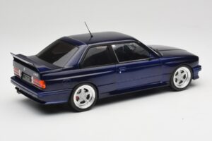 BMW M3 E30 Macau Blue IXO 1:18 18CMC122 Metalas - nuotrauka 2 iš 6