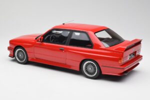 BMW M3 E30 Sport Evolution Raudonas Otto 1:12 G033 Derva - nuotrauka 5 iš 6