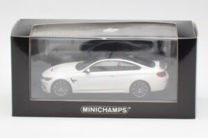 BMW M4 GTS F82 Baltas Su Pilkais Ratais Minichamps 1:43 410025221 Metalas - nuotrauka 4 iš 4