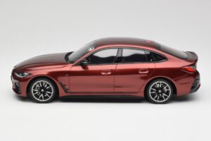 BMW M440i G26 Gran Coupe Aventurine Raudonas Otto 1:18 OT1075 Derva - nuotrauka 3 iš 6