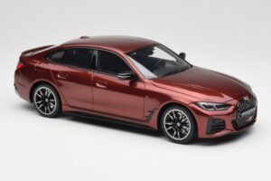 BMW M440i G26 Gran Coupe Aventurine Raudonas Otto 1:18 OT1075 Derva - nuotrauka 4 iš 6