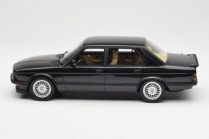 BMW M5 E28 Diamond Juodas Otto 1:18 OT184 Derva - nuotrauka 3 iš 6