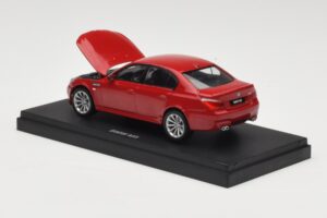 BMW M5 E60 Raudonas Kyosho 1:43 03503R Metalas - nuotrauka 2 iš 4