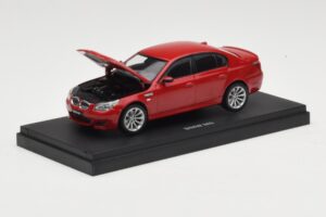 BMW M5 E60 Raudonas Kyosho 1:43 03503R Metalas - nuotrauka 3 iš 4