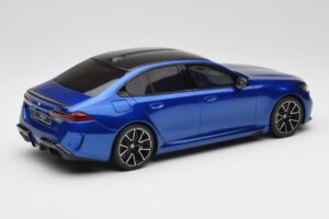 BMW M5 G90 Marina Bay Blue Metallic GT Spirit 1:18 GT507 Derva - nuotrauka 2 iš 6