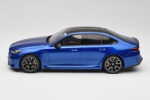 BMW M5 G90 Marina Bay Blue Metallic GT Spirit 1:18 GT507 Derva - nuotrauka 3 iš 6