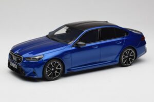 BMW M5 G90 Marina Bay Blue Metallic GT Spirit 1:18 GT507 Derva